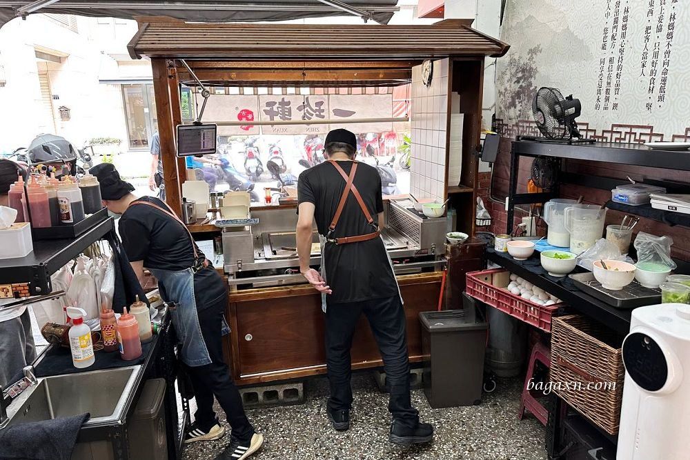 台中粉漿蛋餅│一珍軒古早味蛋餅大德店。油飯當餡真的是怕客人吃不飽,加醬不加醬都很美味 - 第5張圖 台中粉漿蛋餅│一珍軒古早味蛋餅大德店。油飯當餡真的是怕客人吃不飽,加醬不加醬都很美味