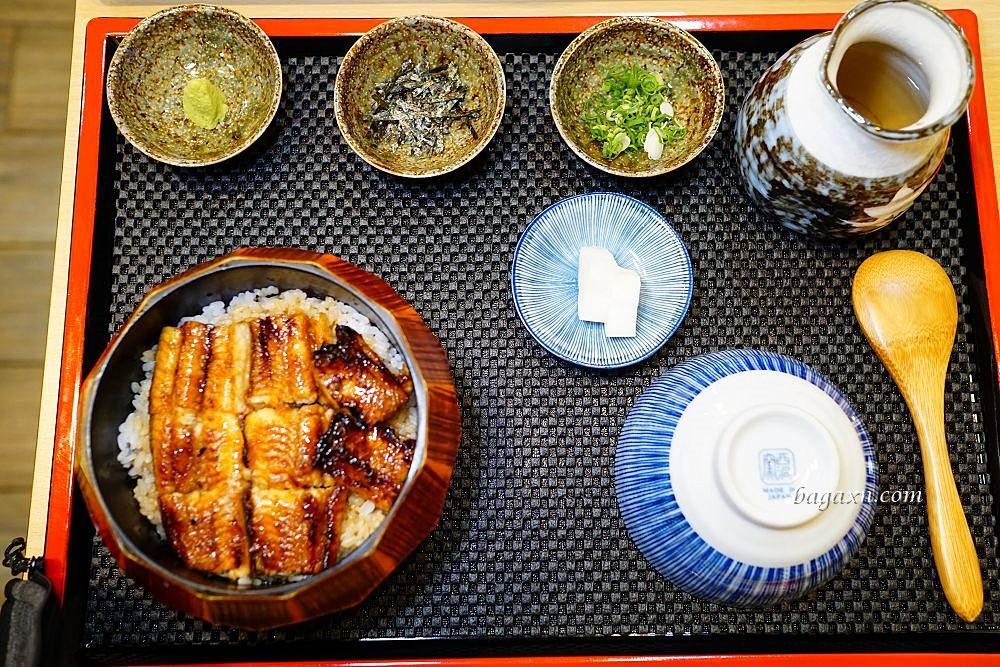 台中西區鰻魚飯│一鰻。頂級青口活鰻手工拔刺，搭配自煮鰻魚醬炭烤而成