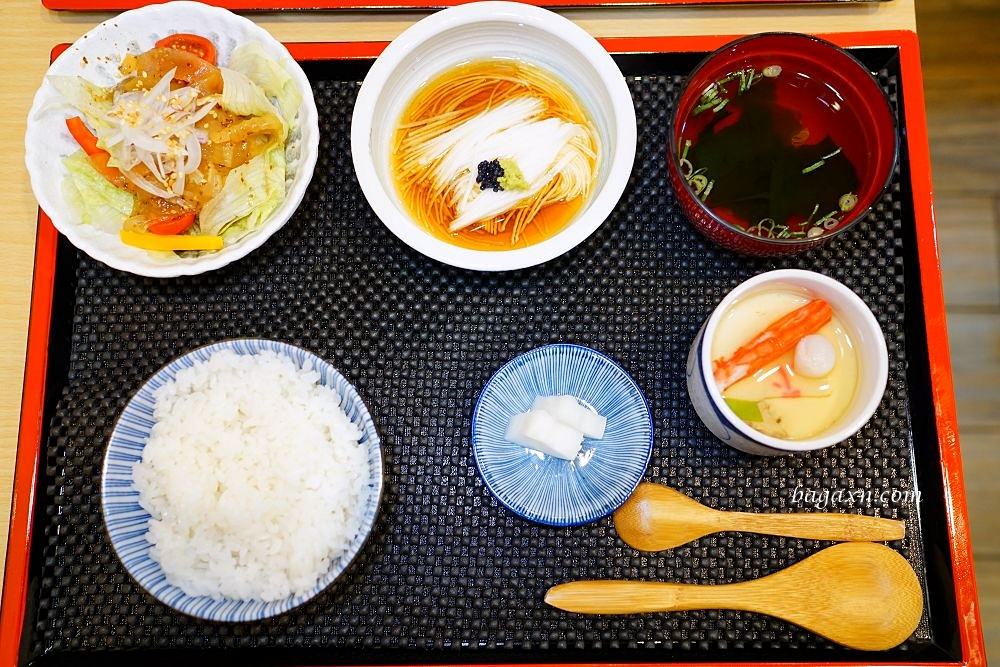 台中西區鰻魚飯│一鰻。頂級青口活鰻手工拔刺，搭配自煮鰻魚醬炭烤而成