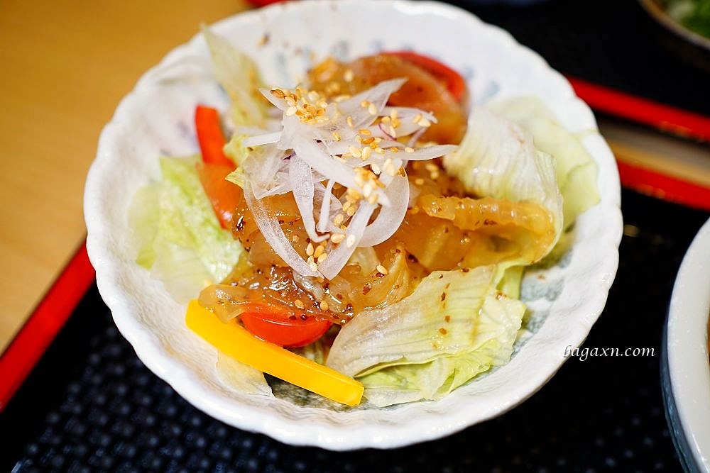 台中西區鰻魚飯│一鰻。頂級青口活鰻手工拔刺，搭配自煮鰻魚醬炭烤而成