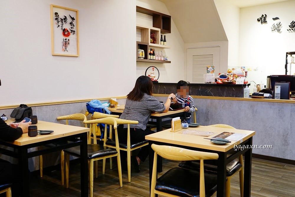 台中西區鰻魚飯│一鰻。頂級青口活鰻手工拔刺，搭配自煮鰻魚醬炭烤而成