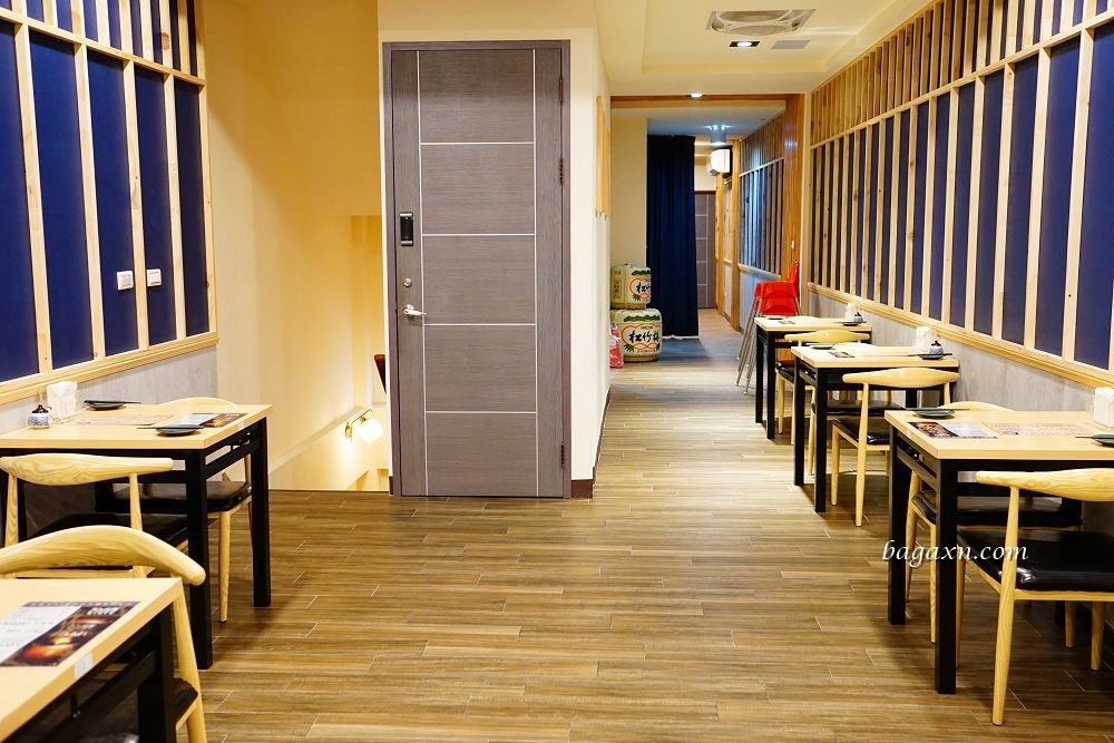 台中西區鰻魚飯│一鰻。頂級青口活鰻手工拔刺，搭配自煮鰻魚醬炭烤而成