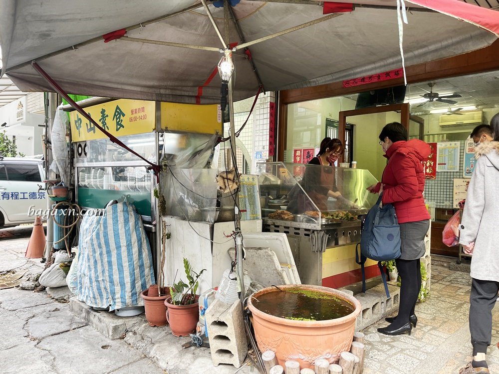 台中南屯│中山素食。便宜美味選擇多大推菜捲素粽