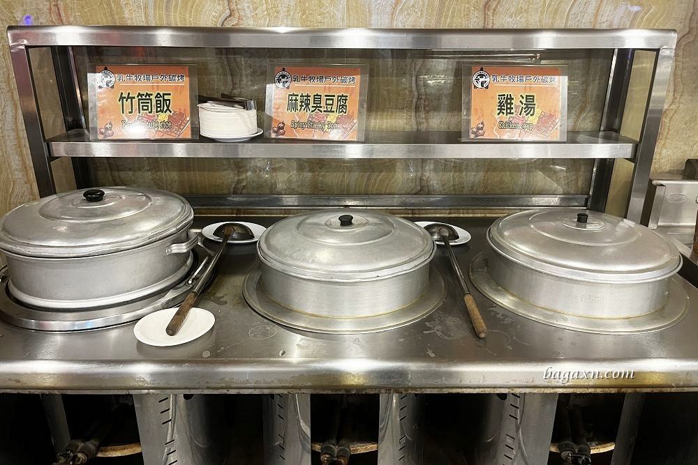 台中沙鹿│乳牛牧場戶外碳烤。這也有蚵仔吳郭魚，硬體設備比10年前進步不少!