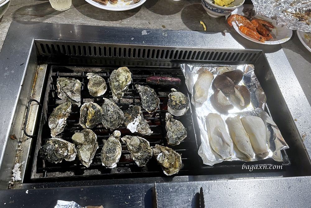 台中沙鹿│乳牛牧場戶外碳烤。這也有蚵仔吳郭魚，硬體設備比10年前進步不少!