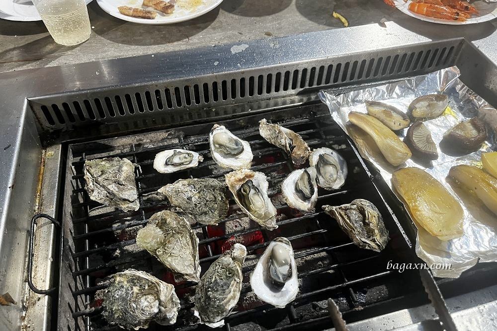 台中沙鹿│乳牛牧場戶外碳烤。這也有蚵仔吳郭魚，硬體設備比10年前進步不少!