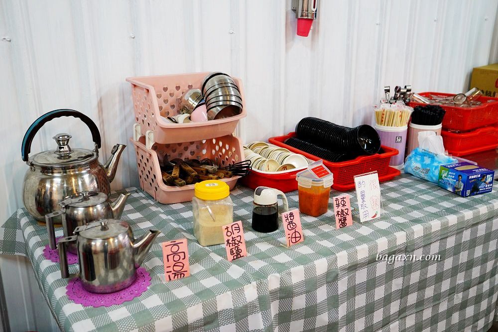 苗栗美食│來吃薑母雞。湯頭香甜爽口料多CP值高，快炒推薦三杯雞及炒米粉