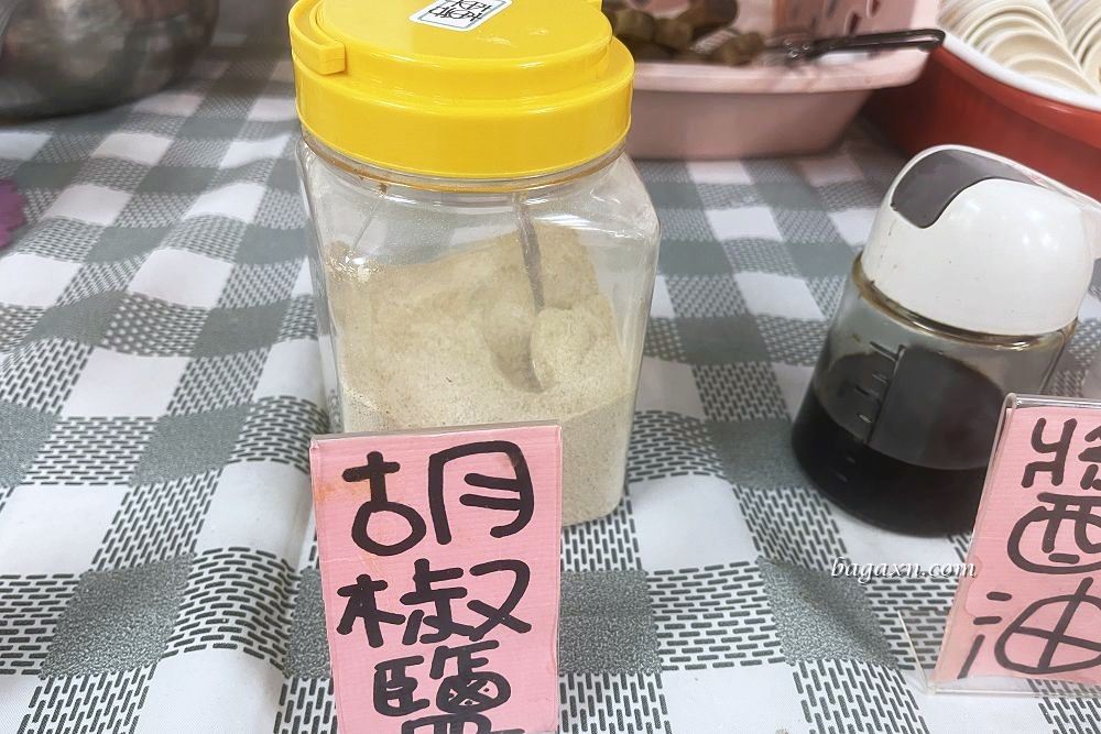 苗栗美食│來吃薑母雞。湯頭香甜爽口料多CP值高，快炒推薦三杯雞及炒米粉