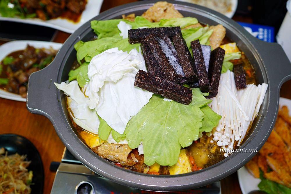 苗栗美食│來吃薑母雞。湯頭香甜爽口料多CP值高，快炒推薦三杯雞及炒米粉