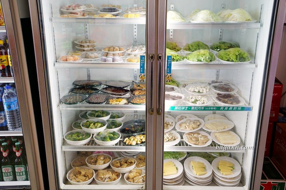 苗栗美食│來吃薑母雞。湯頭香甜爽口料多CP值高，快炒推薦三杯雞及炒米粉