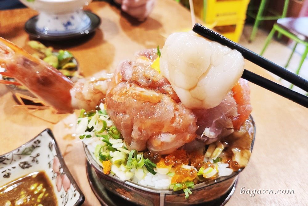 台中丼飯│信兵衛手作丼飯壽司，巷弄浮誇丼飯，份量多吃得超撐