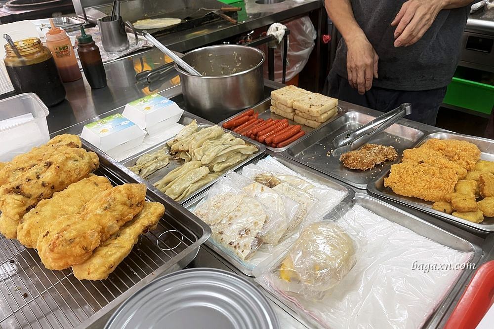 台中南屯早餐│得來易早餐店。中西式早餐選擇多,推薦加蒜味辣醬油好吃! - 第4張圖 台中南屯早餐│得來易早餐店。中西式早餐選擇多,推薦加蒜味辣醬油好吃!