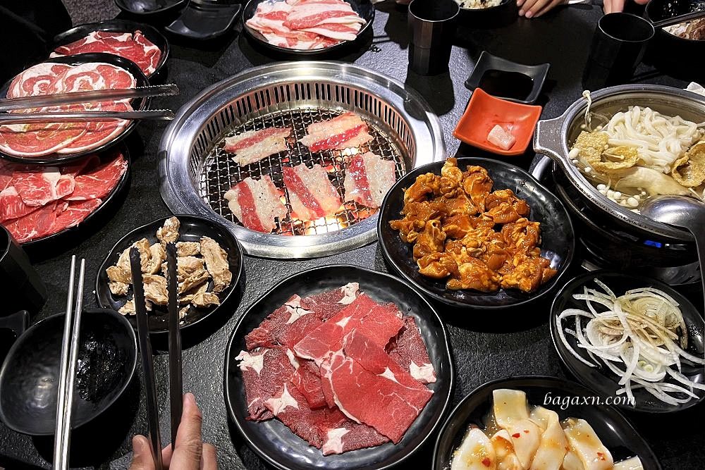 台南燒烤│逐鹿炭火燒肉台南店。座位有點擠，但有雞軟骨就很OK