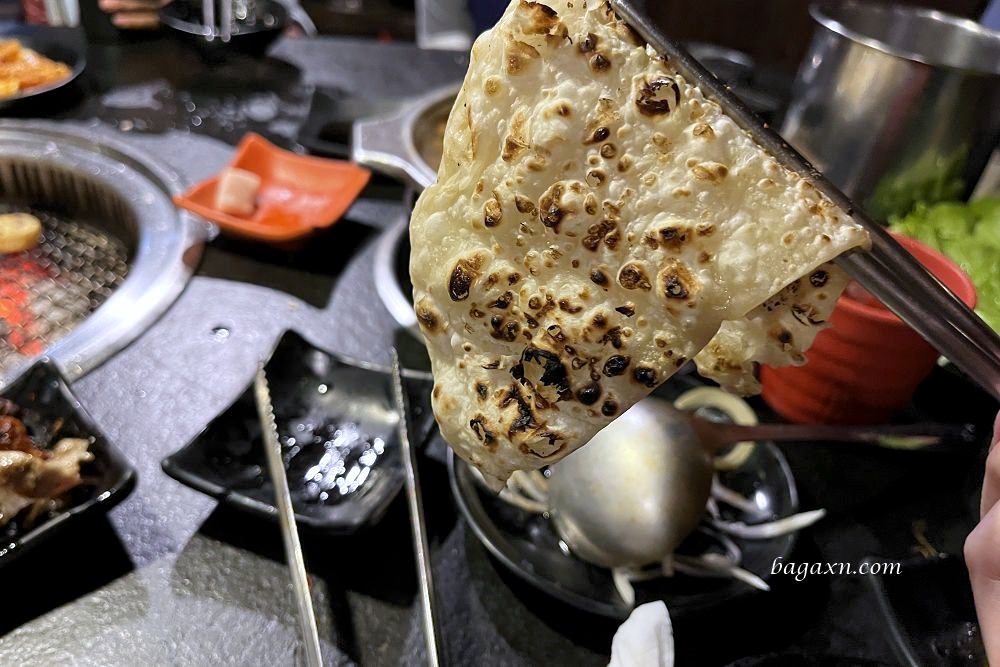 台南燒烤│逐鹿炭火燒肉台南店。座位有點擠，但有雞軟骨就很OK