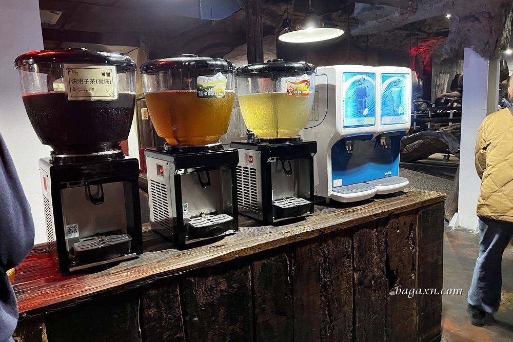 台南燒烤│逐鹿炭火燒肉台南店。座位有點擠，但有雞軟骨就很OK