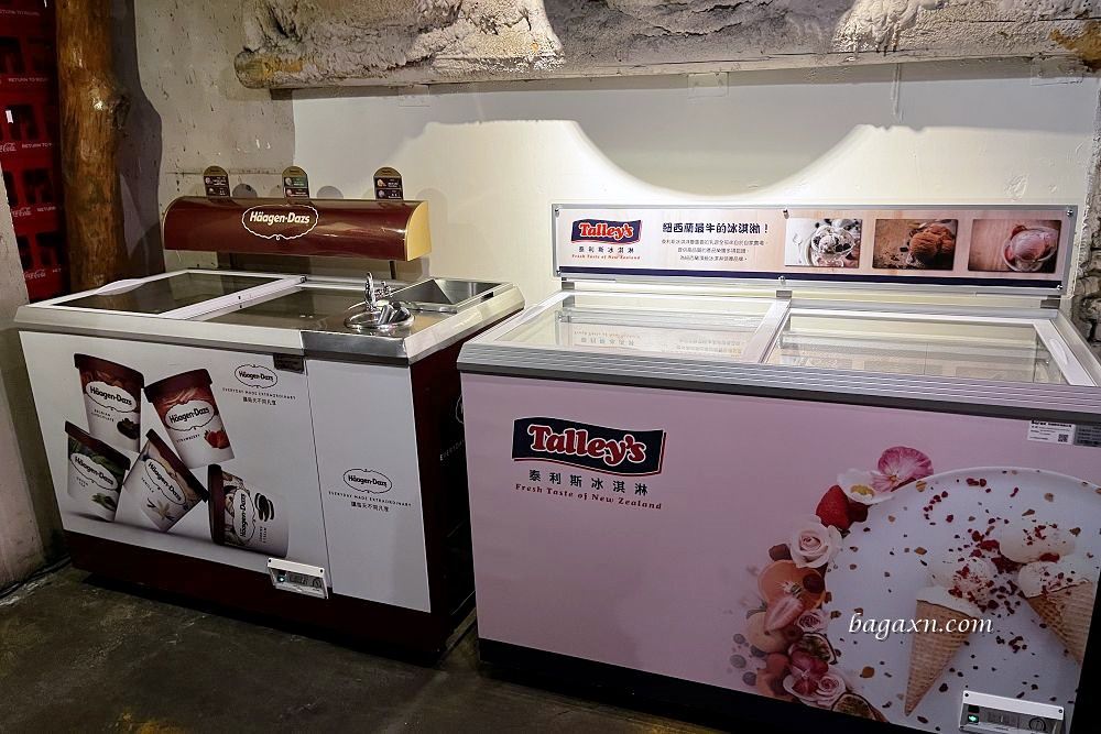 台南燒烤│逐鹿炭火燒肉台南店。座位有點擠，但有雞軟骨就很OK