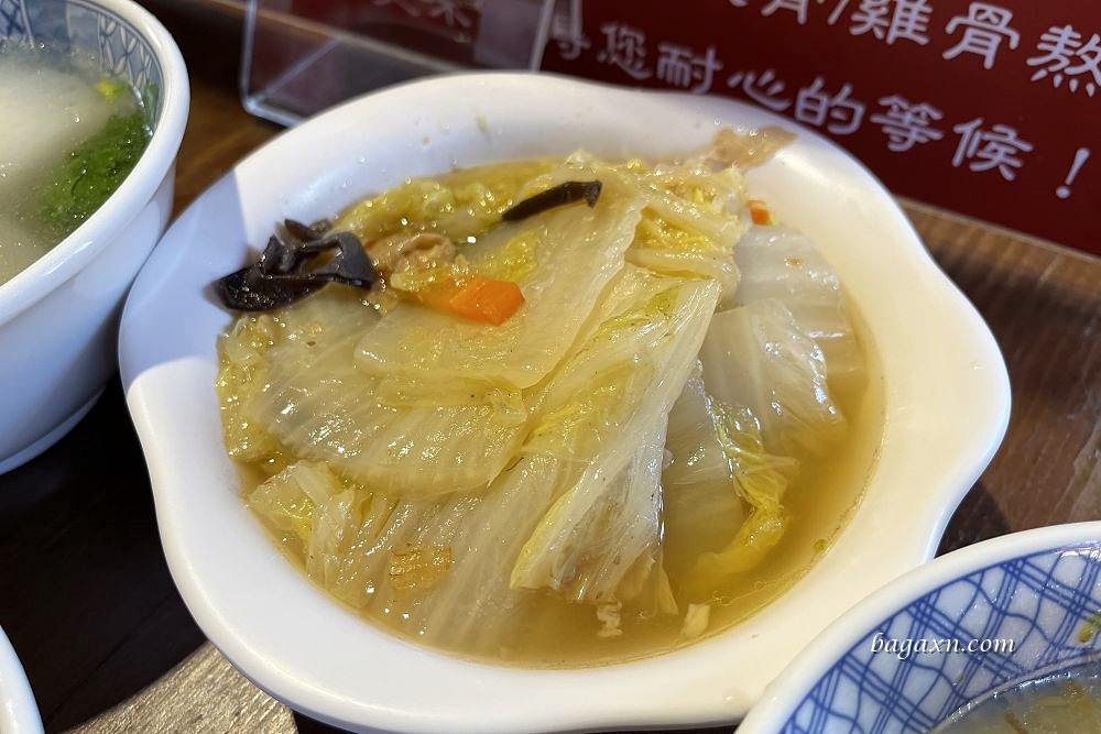 台中南屯│台客燒肉粥-五權店。銅板價古早味飯食，肥肥滷肉飯和燒肉粥都很好吃