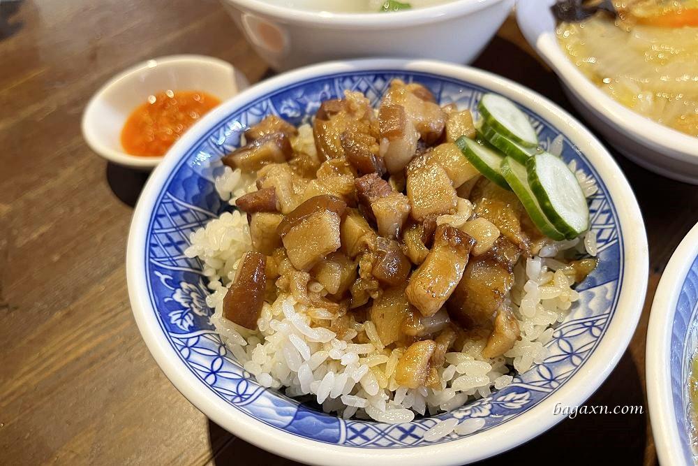 台中南屯│台客燒肉粥-五權店。銅板價古早味飯食，肥肥滷肉飯和燒肉粥都很好吃