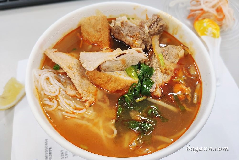 后里巧味小吃│料多味美的越南料理，乾拌或湯麵都很好吃!