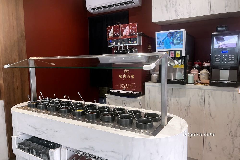 台中南屯│嗑肉石鍋豐樂店。二代店有蔬菜自助吧吃到飽還不錯