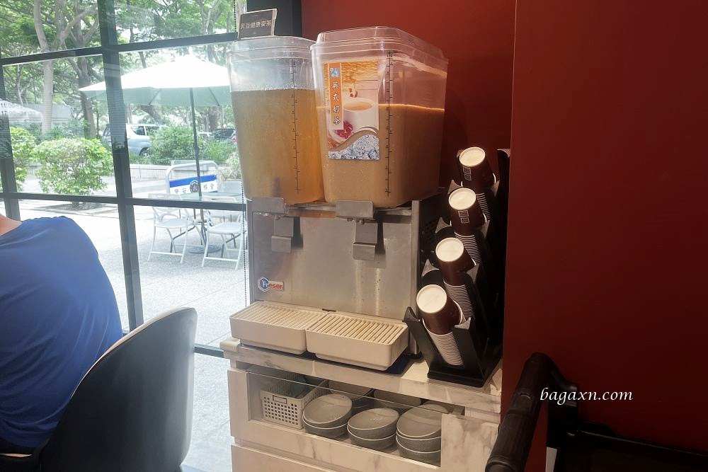 台中南屯│嗑肉石鍋豐樂店。二代店有蔬菜自助吧吃到飽還不錯