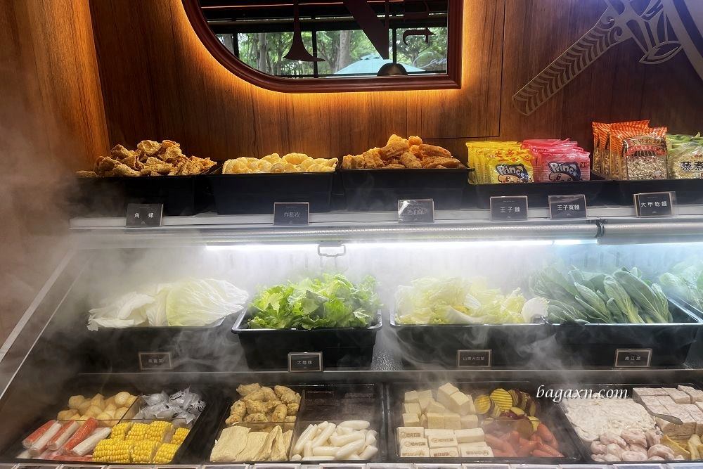 台中南屯│嗑肉石鍋豐樂店。二代店有蔬菜自助吧吃到飽還不錯