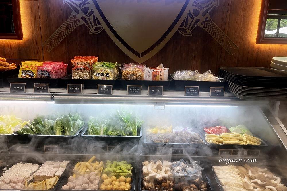 台中南屯│嗑肉石鍋豐樂店。二代店有蔬菜自助吧吃到飽還不錯