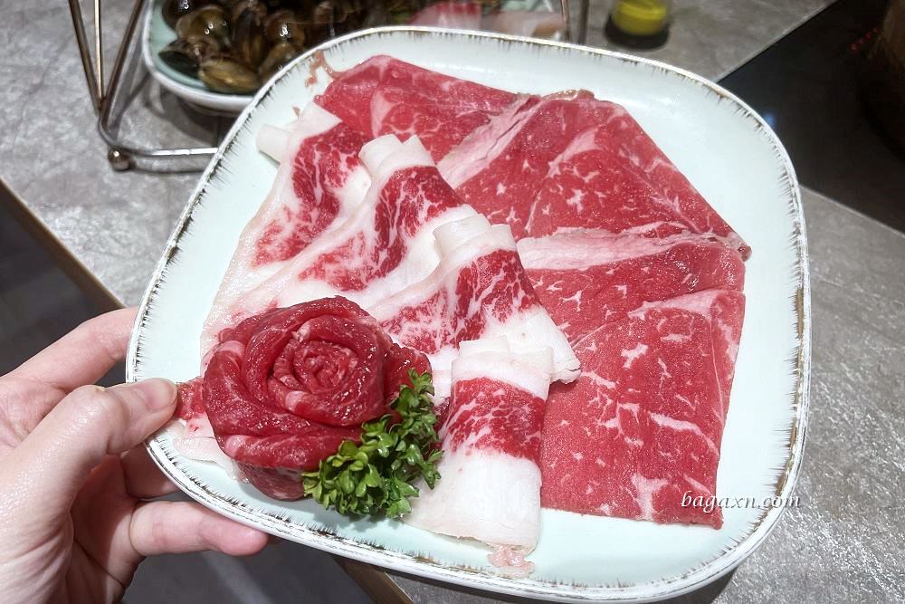 台中南屯│嚮辣和牛麻辣鍋。裝潢氣氛佳，服務不錯上菜速度快