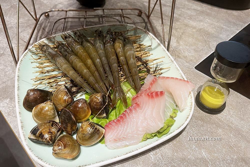 台中南屯│嚮辣和牛麻辣鍋。裝潢氣氛佳，服務不錯上菜速度快