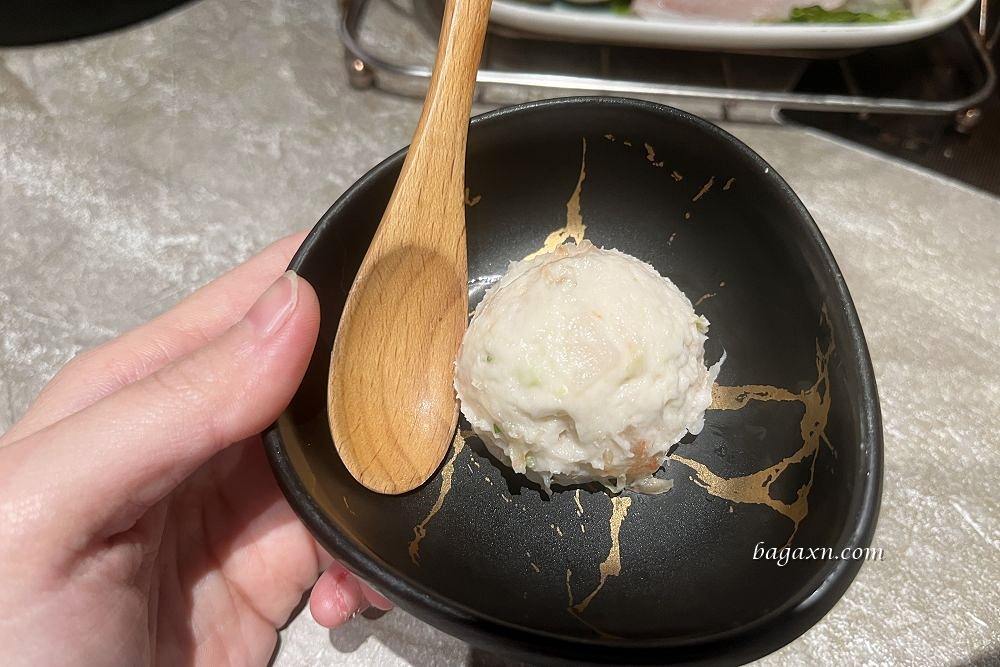 台中南屯│嚮辣和牛麻辣鍋。裝潢氣氛佳，服務不錯上菜速度快