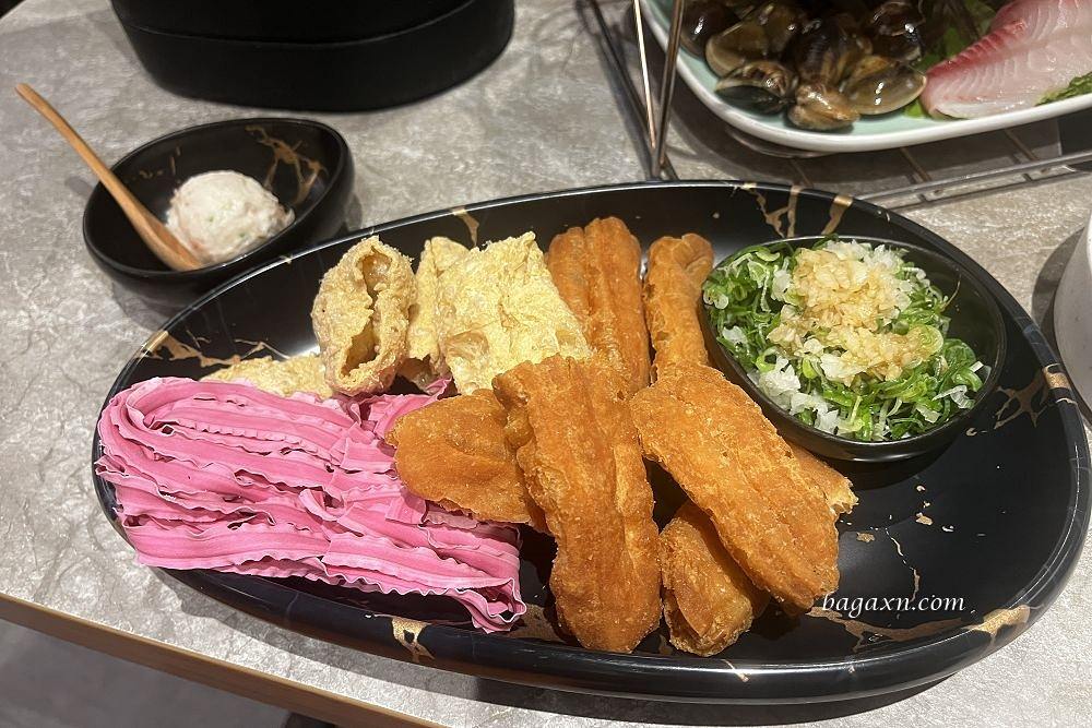 台中南屯│嚮辣和牛麻辣鍋。裝潢氣氛佳，服務不錯上菜速度快