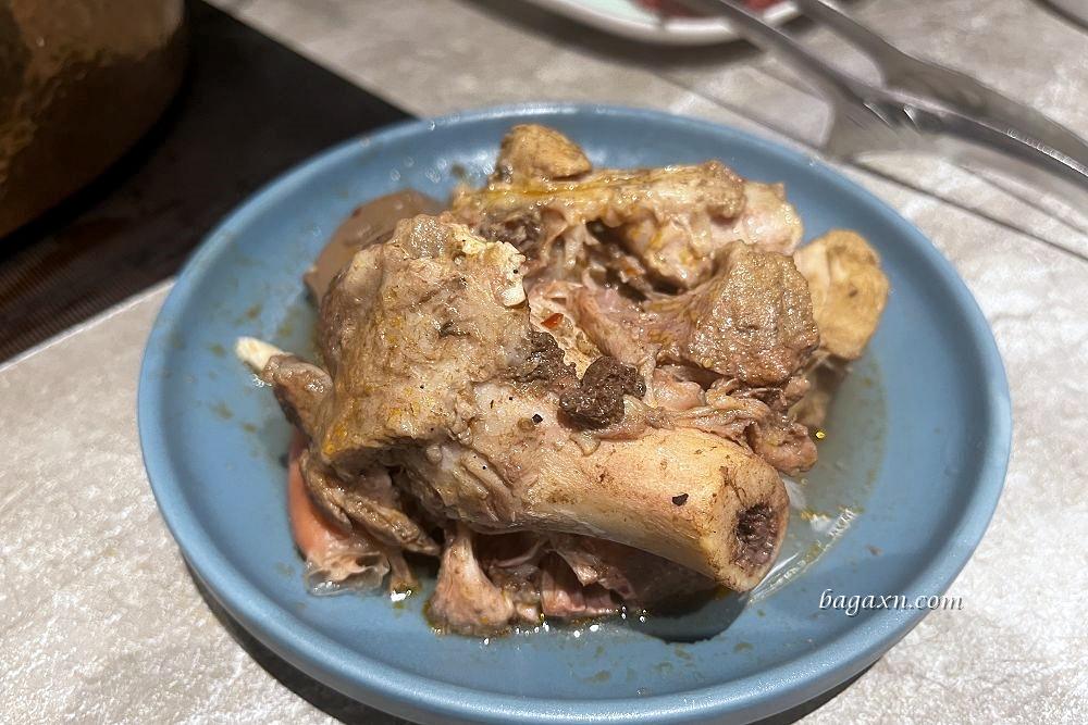 台中南屯│嚮辣和牛麻辣鍋。裝潢氣氛佳，服務不錯上菜速度快