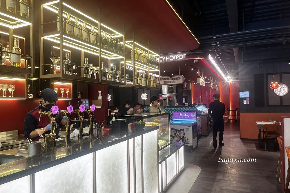 台中南屯│嚮辣和牛麻辣鍋。裝潢氣氛佳，服務不錯上菜速度快