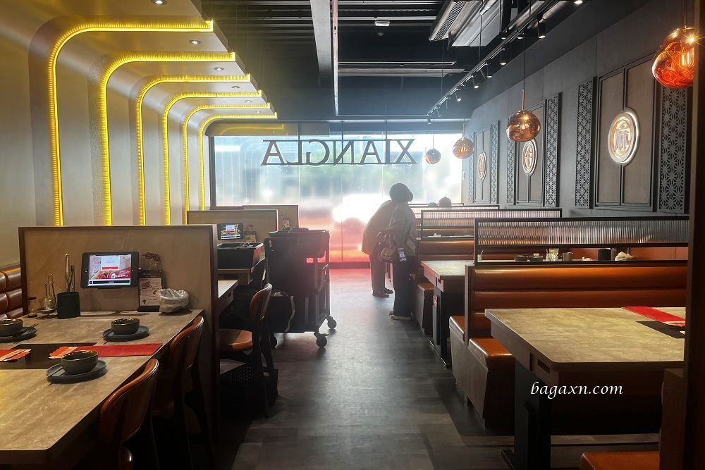 台中南屯│嚮辣和牛麻辣鍋。裝潢氣氛佳，服務不錯上菜速度快