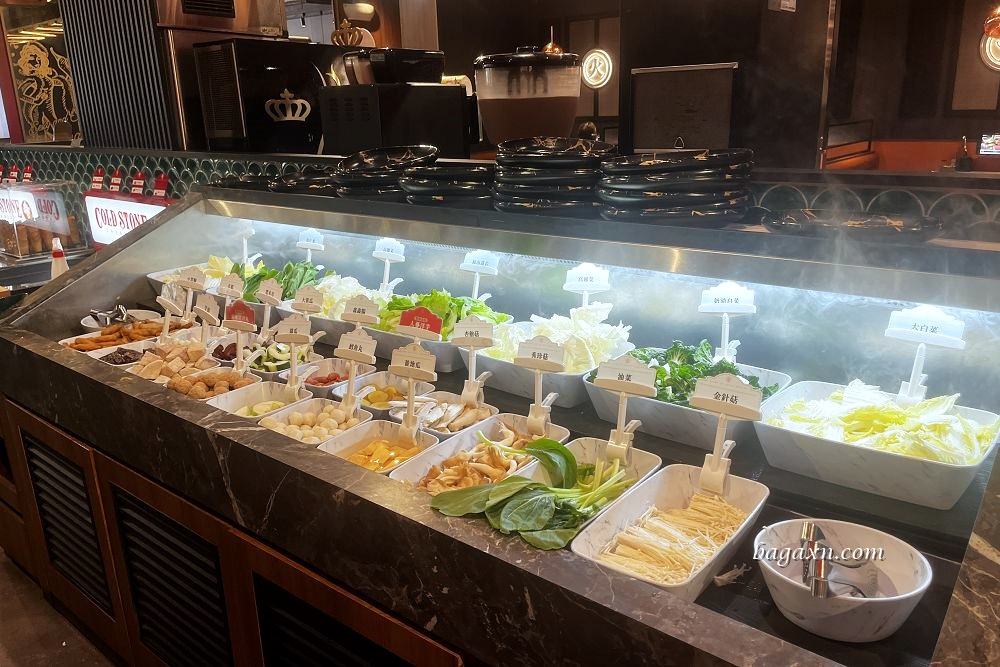 台中南屯│嚮辣和牛麻辣鍋。裝潢氣氛佳，服務不錯上菜速度快