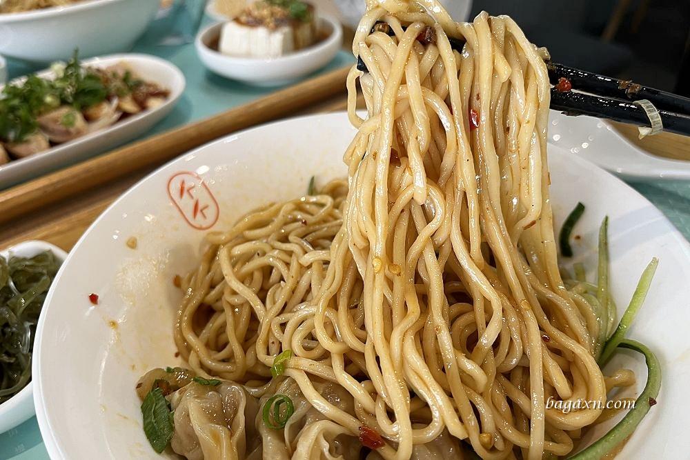 台中南屯│墨竹亭燃麵本家。燃麵香麻順口帶勁，口水雞嫩口美味