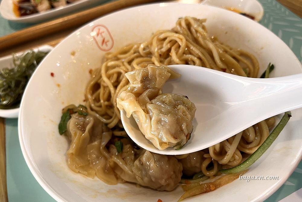 台中南屯│墨竹亭燃麵本家。燃麵香麻順口帶勁，口水雞嫩口美味