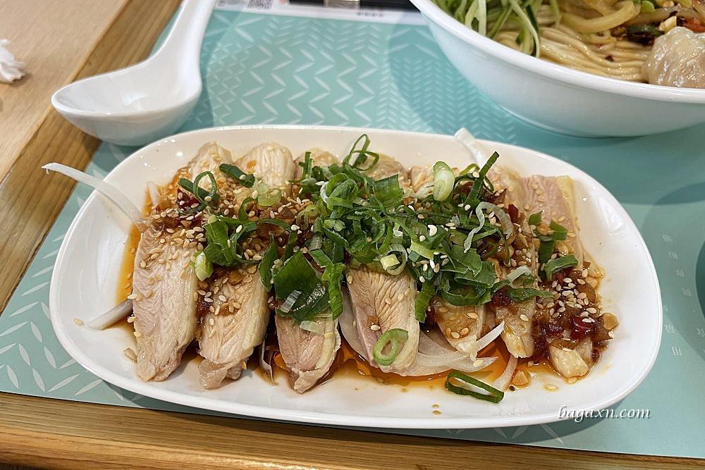 台中南屯│墨竹亭燃麵本家。燃麵香麻順口帶勁，口水雞嫩口美味