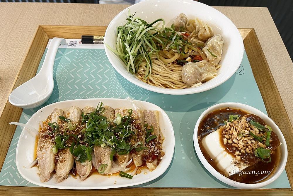 台中南屯│墨竹亭燃麵本家。燃麵香麻順口帶勁，口水雞嫩口美味