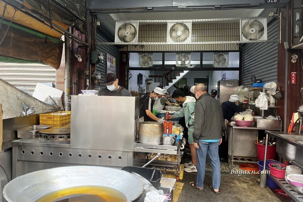 台中粉漿蛋餅│大雅有春早點。蛋餅有點油但超好吃！水煎包也推薦記得要加辣