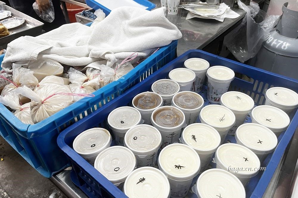 台中粉漿蛋餅│大雅有春早點。蛋餅有點油但超好吃！水煎包也推薦記得要加辣