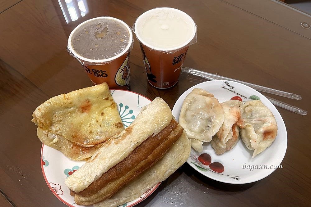 大雅早餐│梁兄哥早點。大雅中式早點推薦~手工蛋餅香酥脆，大鍋貼一顆就超飽