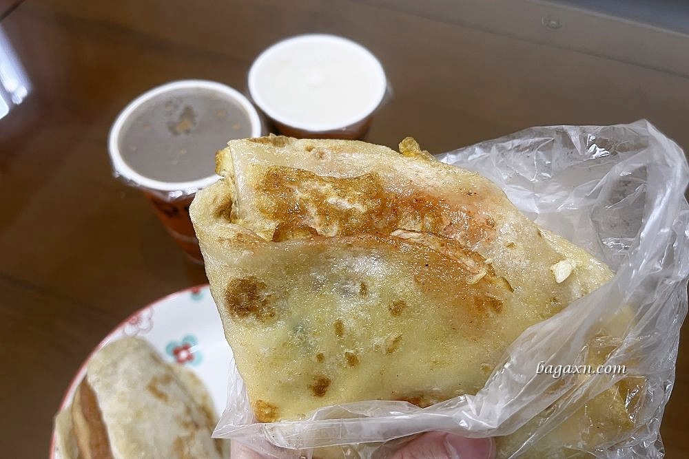 大雅早餐│梁兄哥早點。大雅中式早點推薦~手工蛋餅香酥脆，大鍋貼一顆就超飽