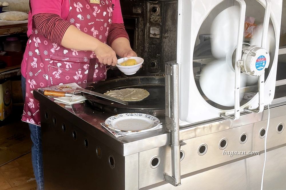 大雅早餐│梁兄哥早點。大雅中式早點推薦~手工蛋餅香酥脆，大鍋貼一顆就超飽