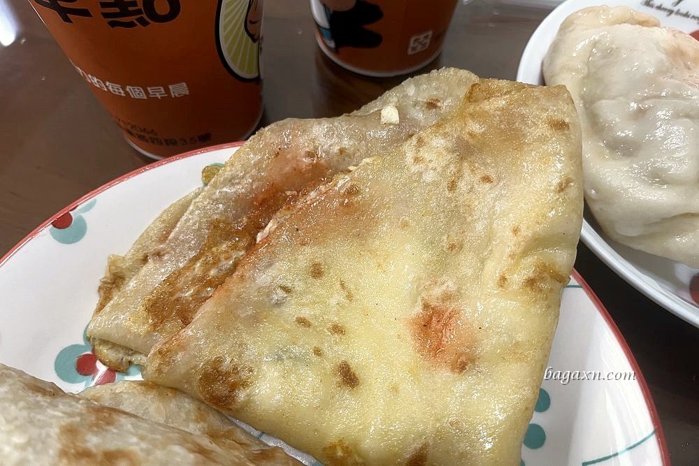 大雅早餐│梁兄哥早點。大雅中式早點推薦~手工蛋餅香酥脆，大鍋貼一顆就超飽