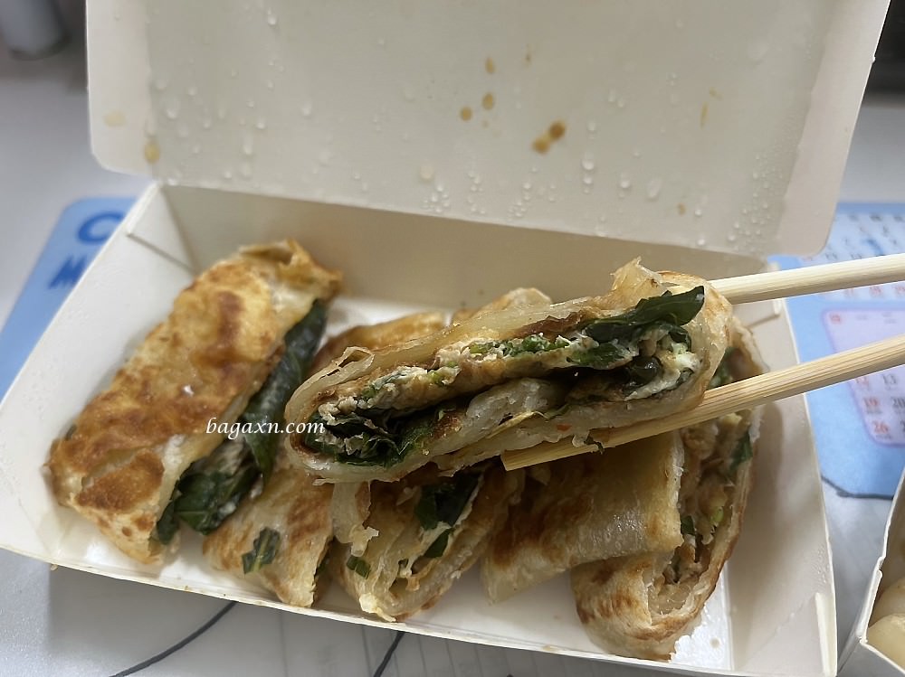 台中粉漿蛋餅│小時代眷村美食。惠來市場必吃，推皮蛋口味蛋餅記得加辣