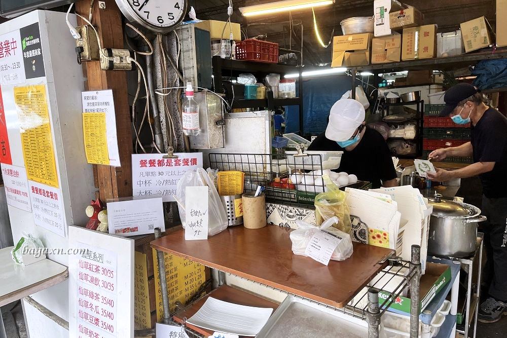 台中粉漿蛋餅│小時代眷村美食。惠來市場必吃，推皮蛋口味蛋餅記得加辣
