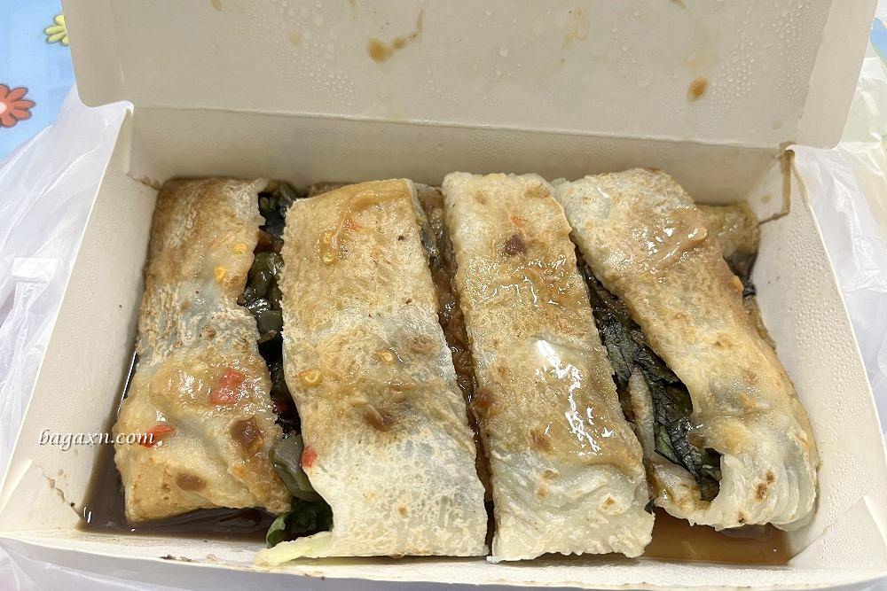 台中粉漿蛋餅│小時代眷村美食。惠來市場必吃，推皮蛋口味蛋餅記得加辣