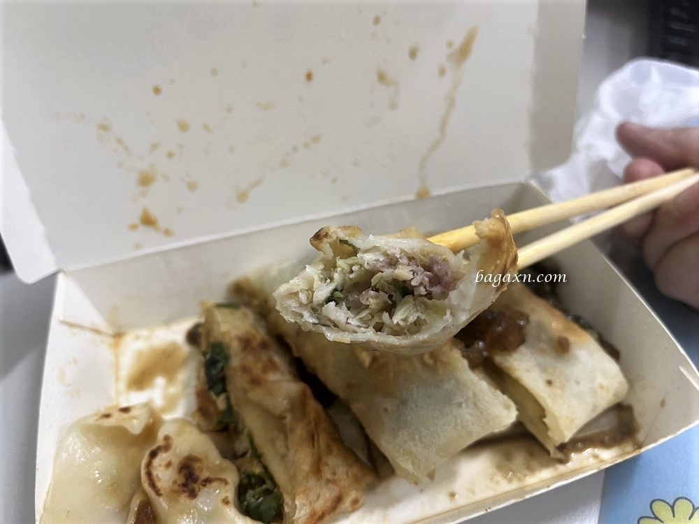 台中粉漿蛋餅│小時代眷村美食。惠來市場必吃，推皮蛋口味蛋餅記得加辣