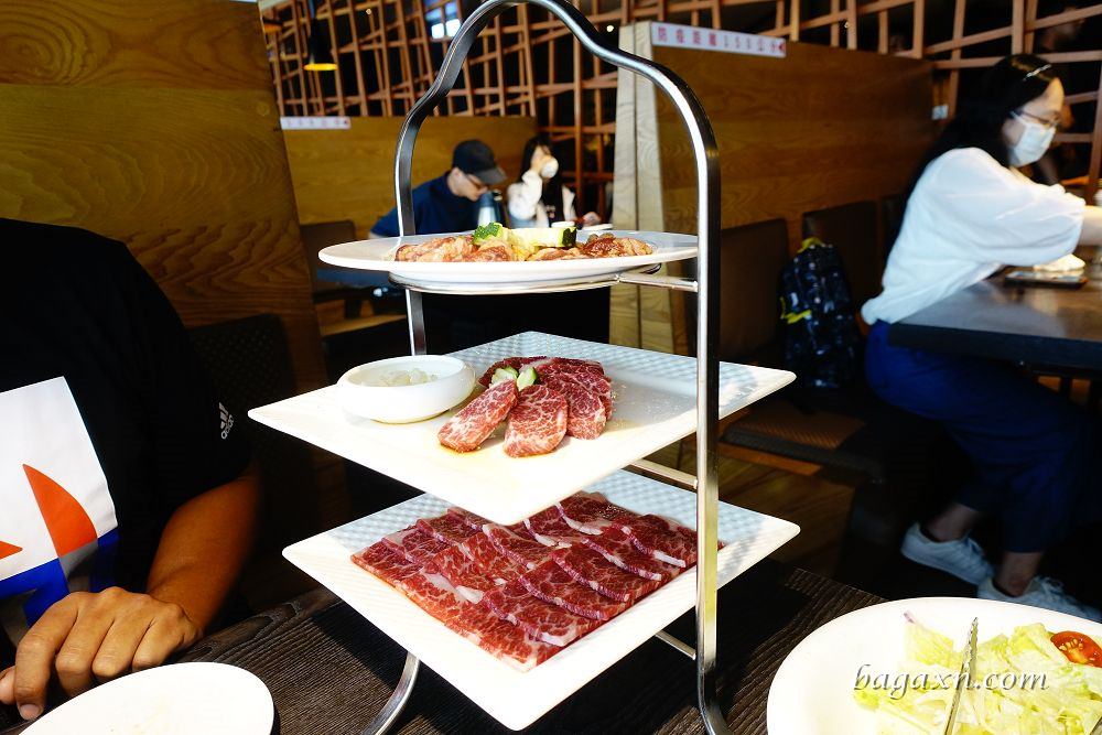 屋馬燒肉園邸店│2880三人套餐肉質好棒棒，汪汪隊來慶生
